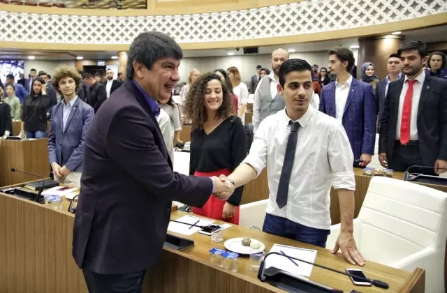 Büyükşehir Gençlik Meclisi İlk Toplantısını Yaptı Büyükşehir Gençlik Meclisi İlk Toplantısını Yaptı