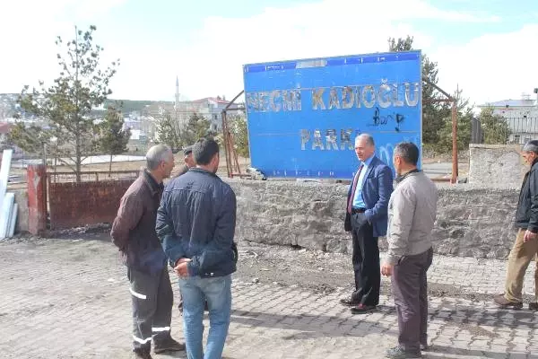 Esenyurt Belediye Başkanı Kadıoğlu'nun, Hanak'taki Tabelası Yıkıldı Esenyurt Belediye Başkanı Kadıoğlu'nun, Hanak'taki Tabelası Yıkıldı