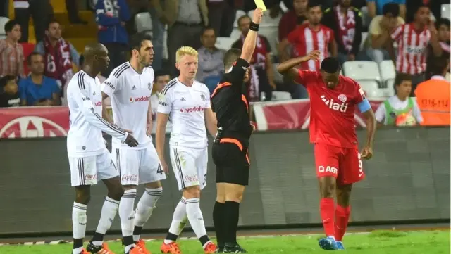 Futbolda Sarı Kart Gören Oyunculara Zaman Cezası Verilebilir