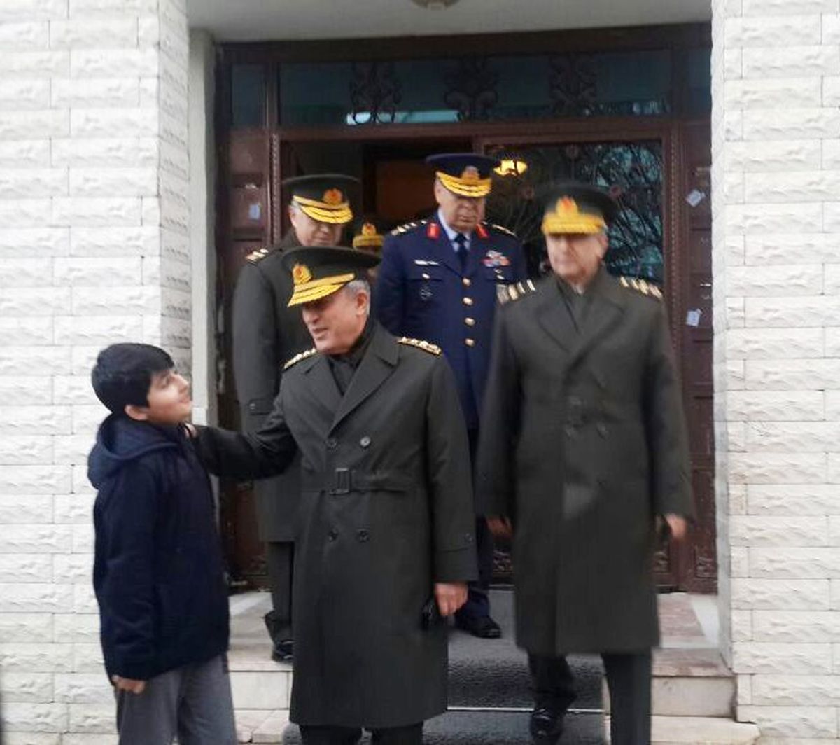 Genelkurmay Başkanı Orgeneral Akar'dan Fırat Kalkanı Şehidinin Ailesine Ziyaret