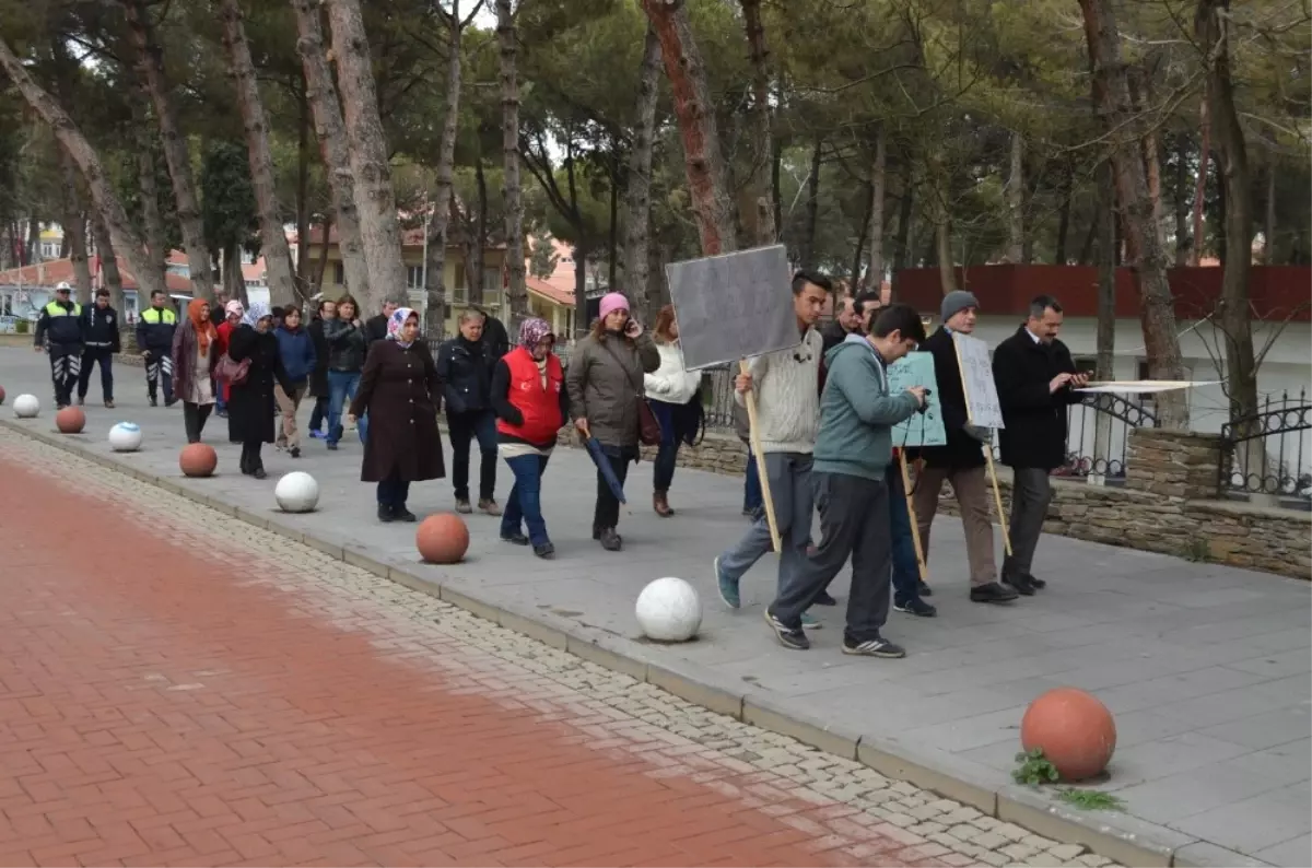 Kula'da Tıp Bayramı Yürüyüşü