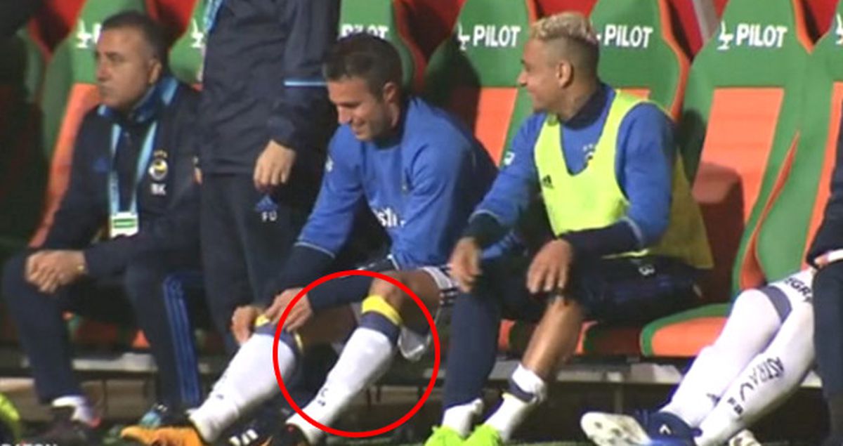 Robin van Persie, Alanyaspor Maçına Tekmeliklerini Almadan Gelmiş