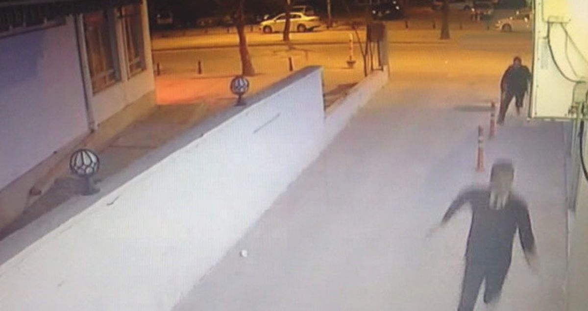 Lokantaya Pompalı Tüfekle Saldıran Adam, Kameralara Yansıdı
