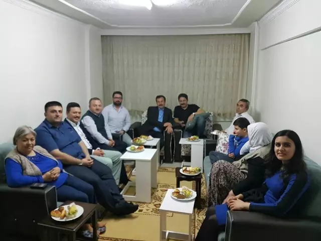 Başkan Kalın'a 'Evet' Yazılı Pasta Sürprizi Başkan Kalın'a 'Evet' Yazılı Pasta Sürprizi