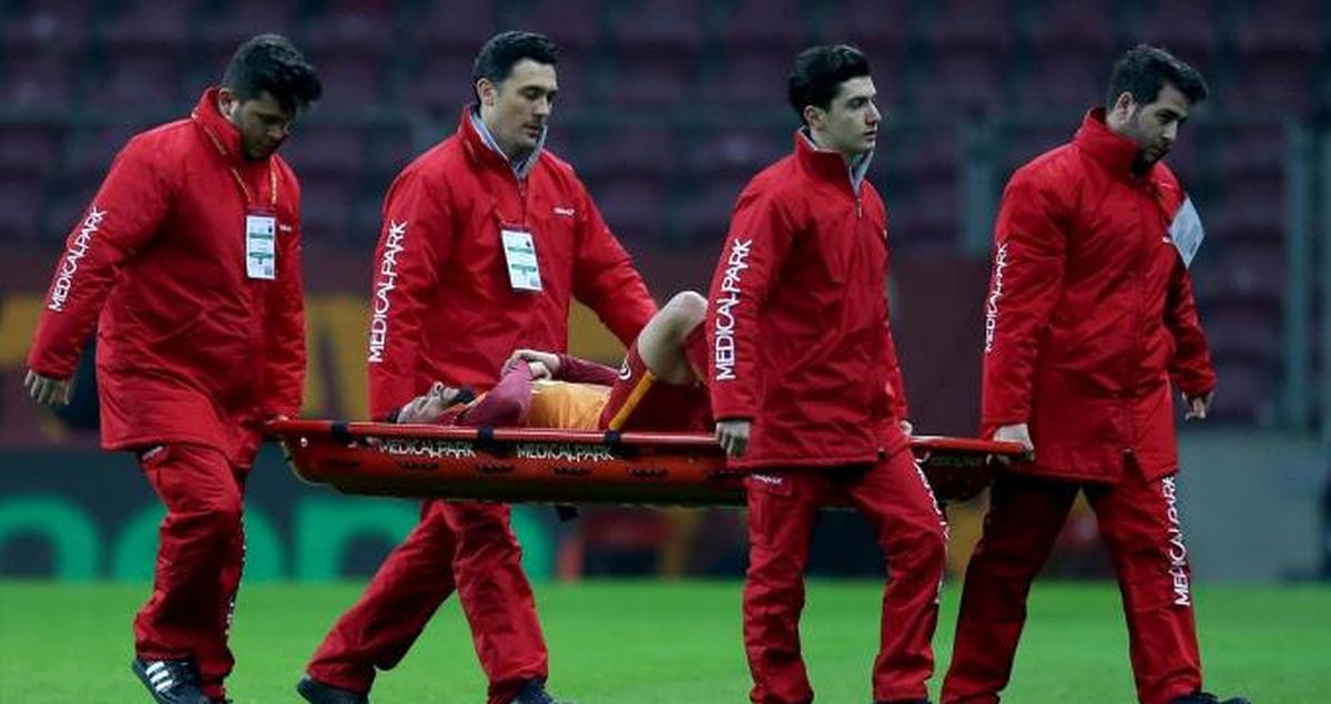 Galatasaray'da Trabzonspor Maçında Oynayacak Stoper Kalmadı