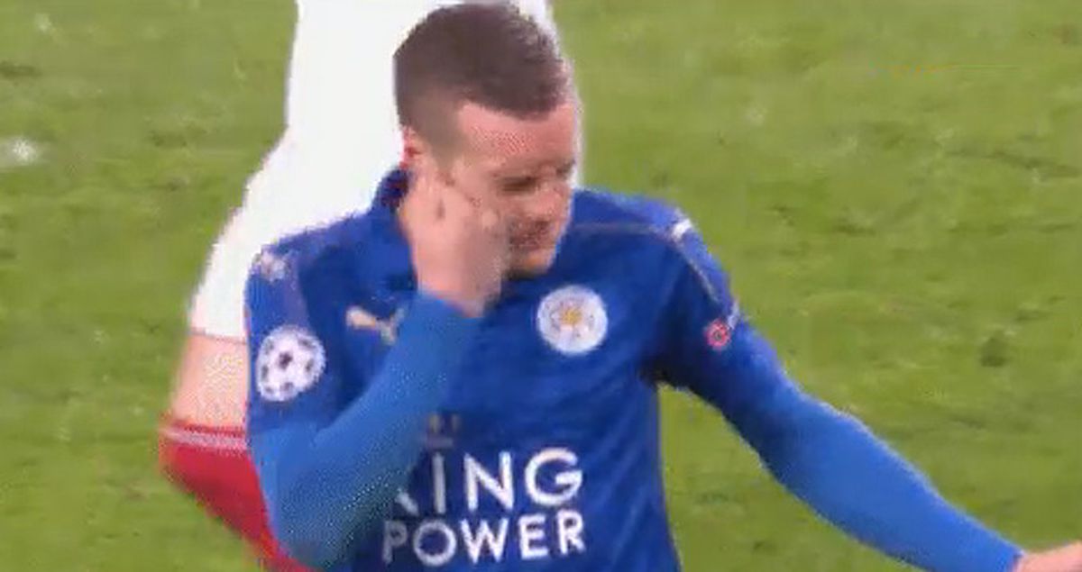 Leicester City'de Vardy, Kaçırdığı Gol Sonrası Kendini Yumrukladı