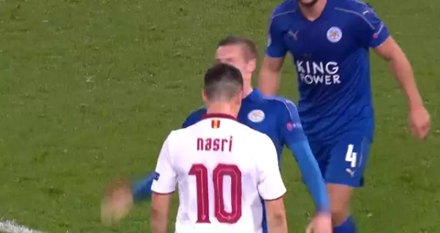 Samir Nasri, Jamie Vardy'e Kafa Attı, Kırmızı Kart Gördü