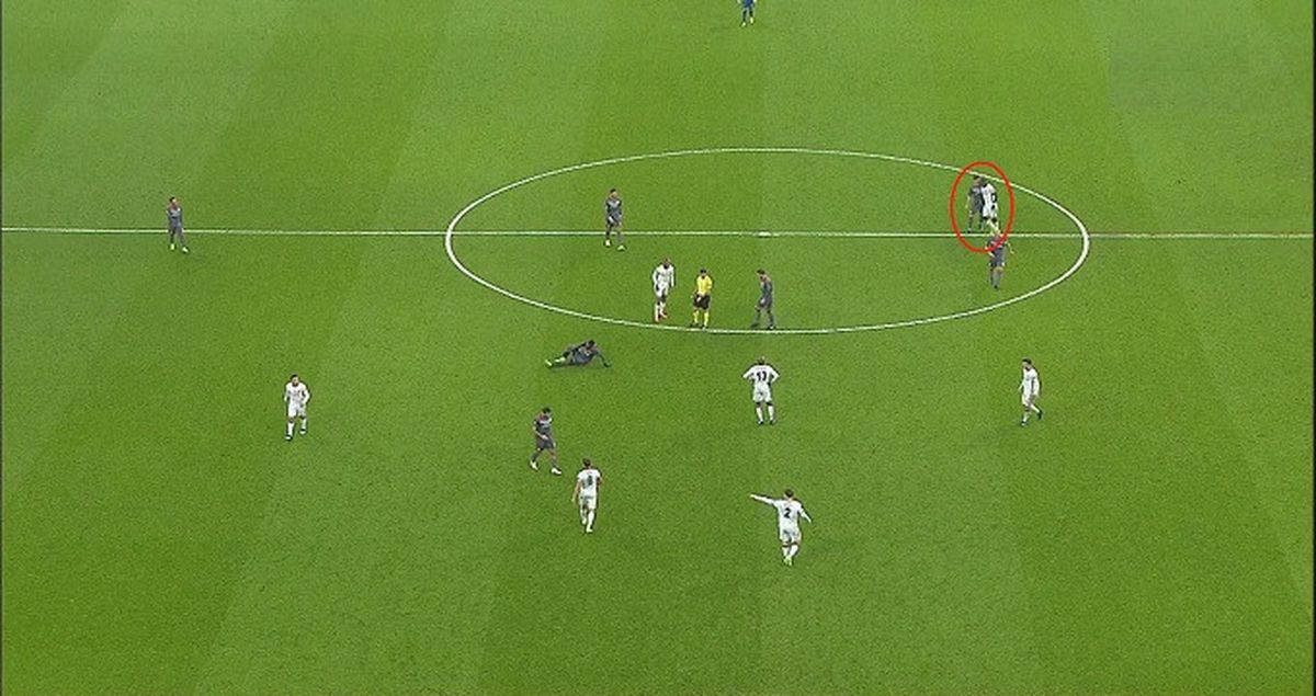 Aboubakar, Rakibine Kafa Attığı Gerekçesiyle Doğrudan Kırmızı Kart Gördü