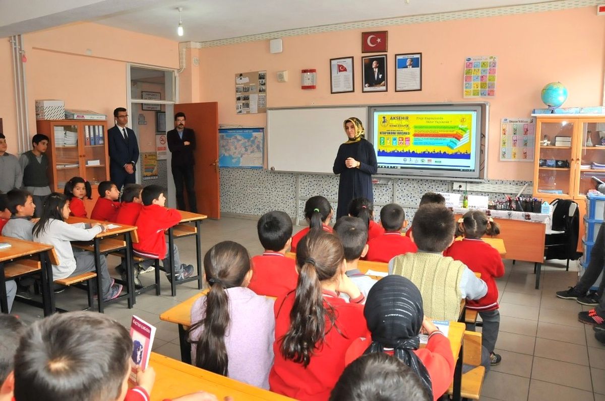 Akşehir'de Öğrenci-yazar Buluşmaları Sürüyor