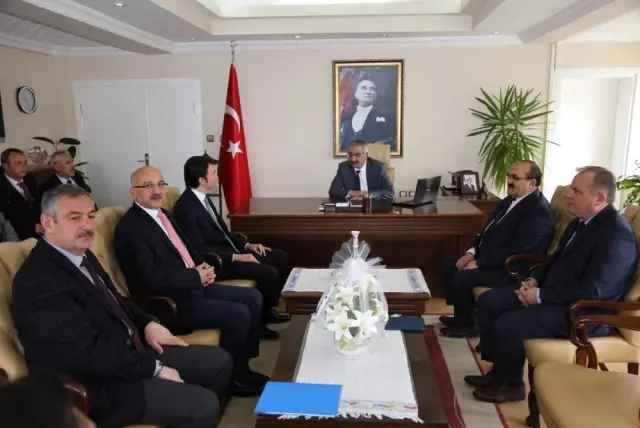 Vali Kılıç Kargı'yı Ziyaret Etti Vali Kılıç Kargı'yı Ziyaret Etti