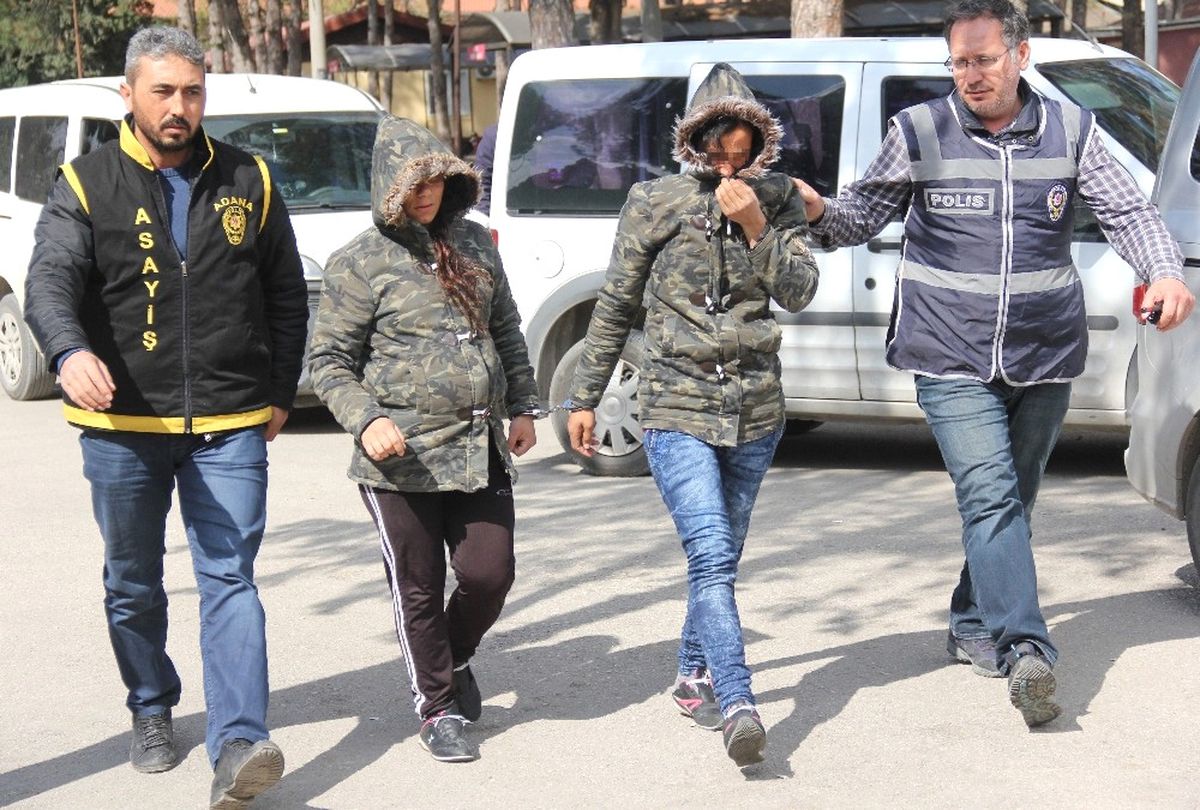 Aşiret Kızları Suçüstü Yakalandı, Cinsel Organından Aparat Çıktı