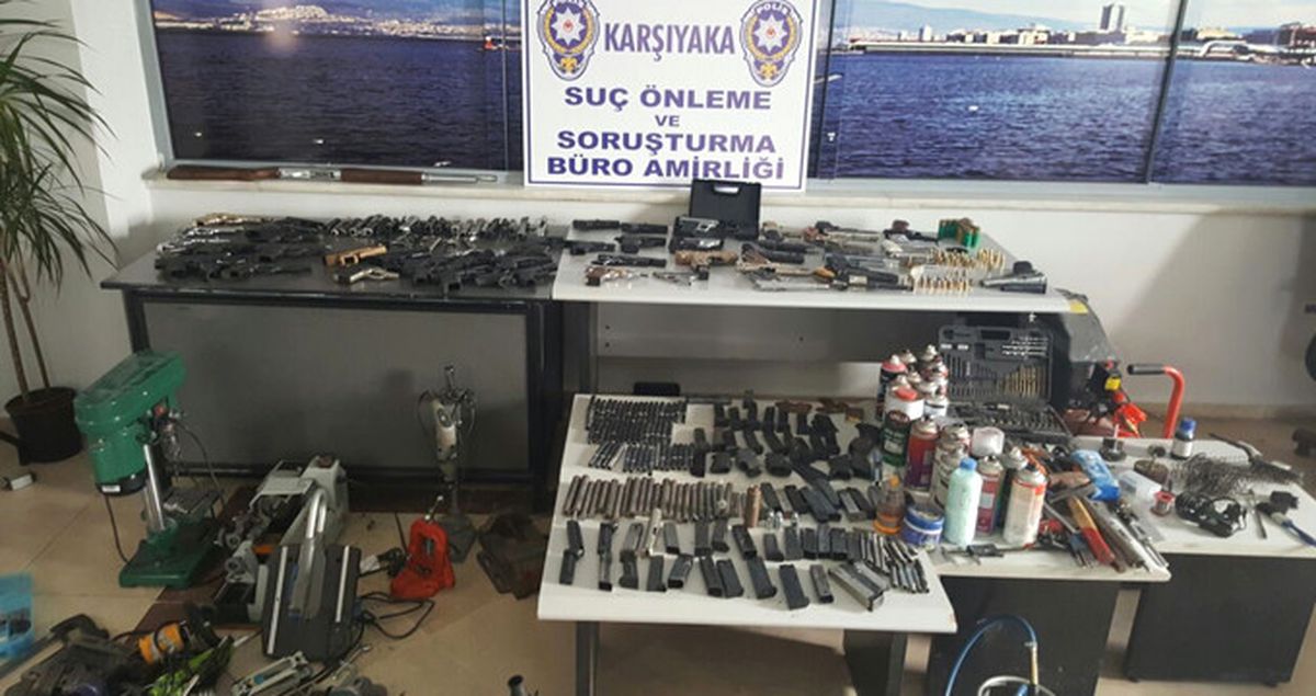 Evinin Çatı Katına Atölye Kurup Silah Kaçakçılığı Yapan Şüpheli Yakalandı