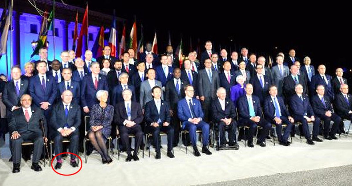 G-20'de Fransız Bakan'ın Eflatun Çorapları Olay Oldu!
