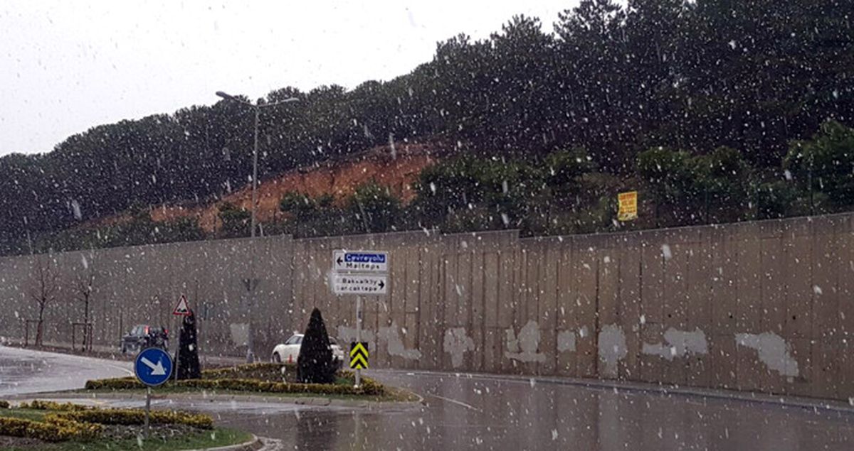 İstanbul'un Yüksek Kesimlerinde Lapa Lapa Kar Yağdı