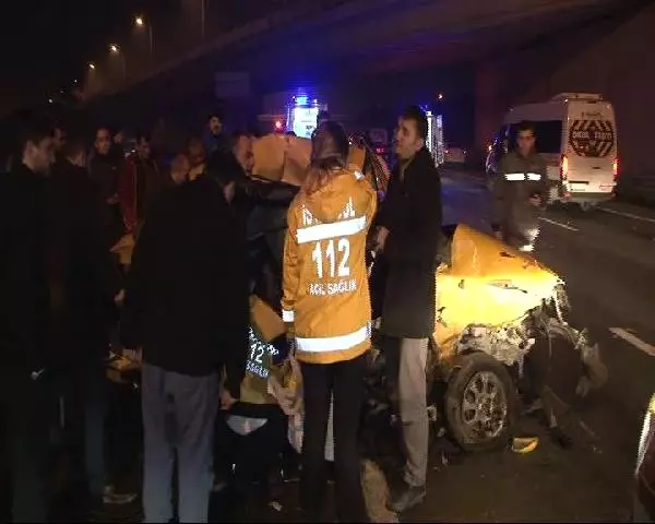 Ümraniye Tem Otoyolu'nda Zincirleme Kaza: 5 Yaralı Ümraniye Tem Otoyolu'nda Zincirleme Kaza: 5 Yaralı