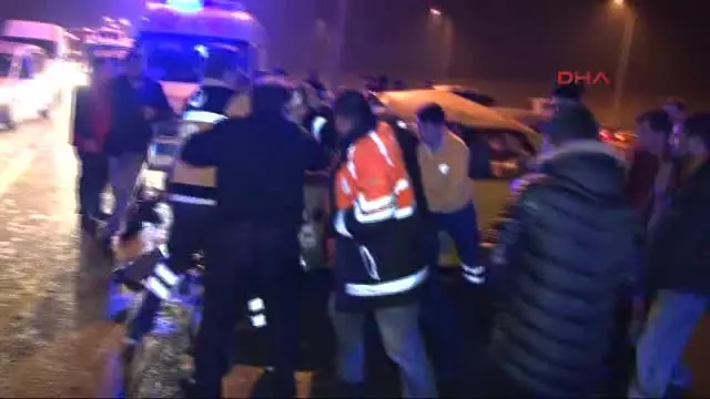Ümraniye Tem Otoyolunda Zincirleme Kaza: 5 Yaralı Ümraniye Tem Otoyolunda Zincirleme Kaza: 5 Yaralı