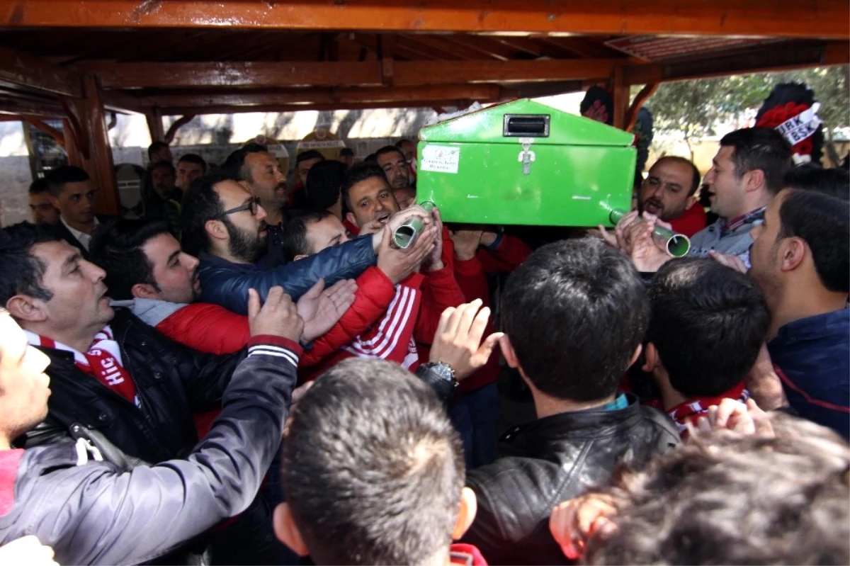 Antalyaspor Taraftarı Canıtez'e Son Yolculuğuna Uğurlandı