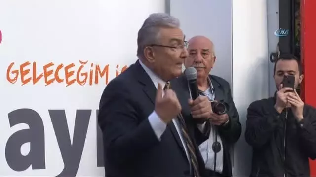 Deniz Baykal, Manisa Mitinginde Vatandaşlara Hitap Etti Deniz Baykal, Manisa Mitinginde Vatandaşlara Hitap Etti
