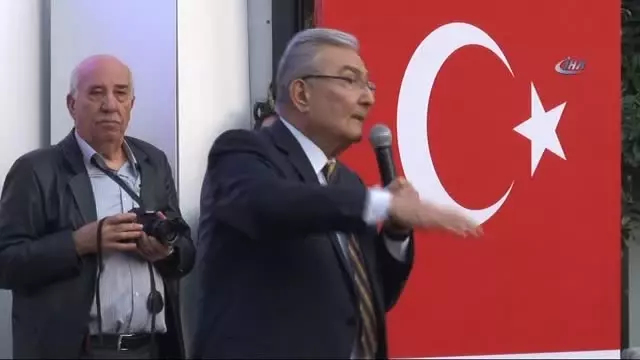 Deniz Baykal, Manisa Mitinginde Vatandaşlara Hitap Etti Deniz Baykal, Manisa Mitinginde Vatandaşlara Hitap Etti