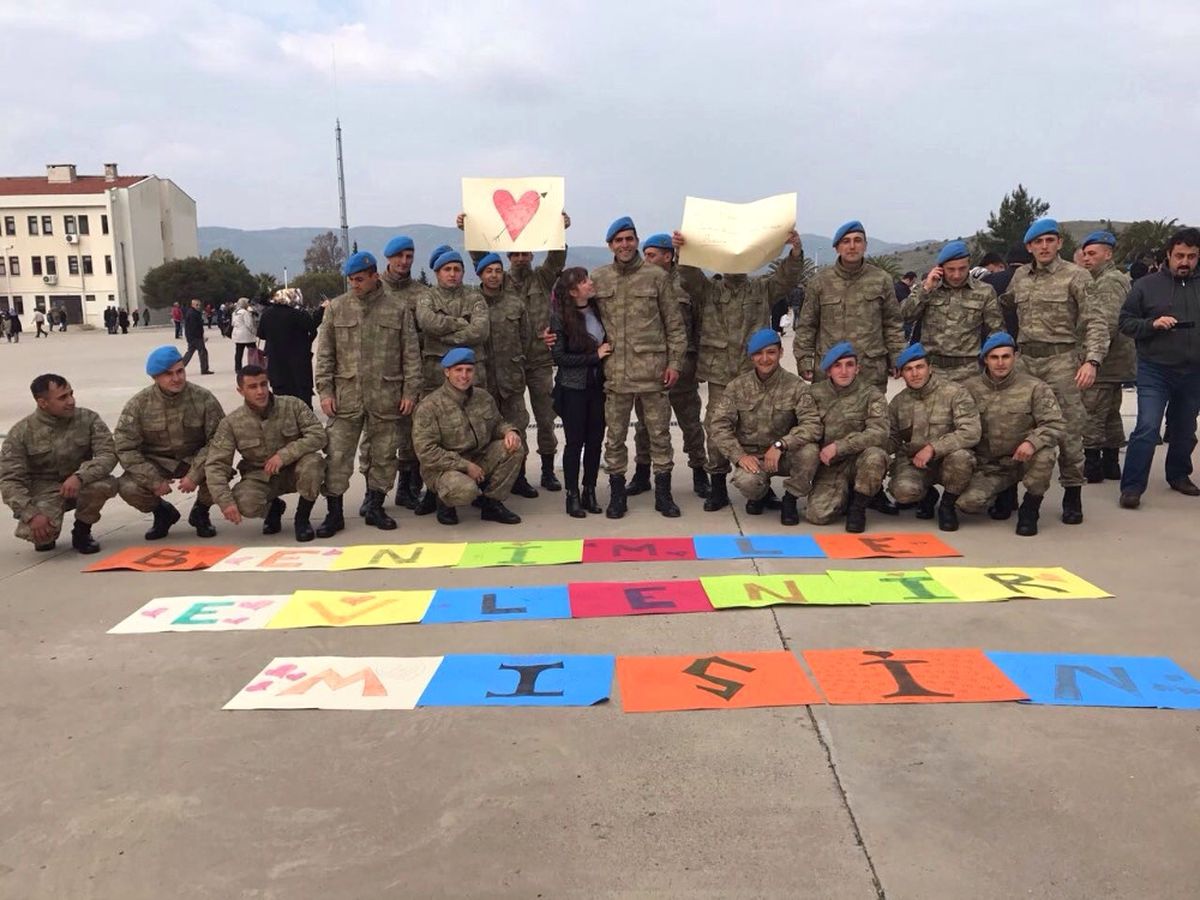 Komando Uzman Çavuş'tan Kız Arkadaşına Yürüyüş Kararlı Evlilik Teklifi