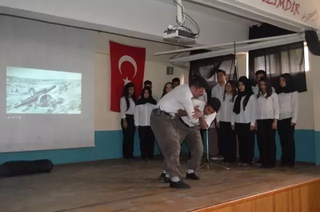 Manisa Şehitlerini Andı Manisa Şehitlerini Andı