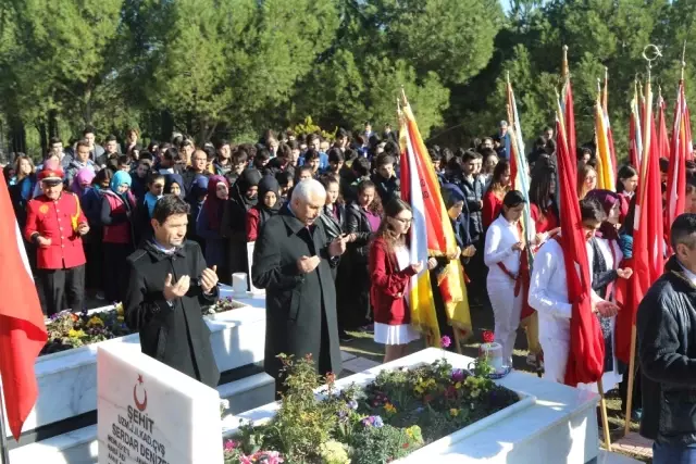 Manisa Şehitlerini Andı Manisa Şehitlerini Andı
