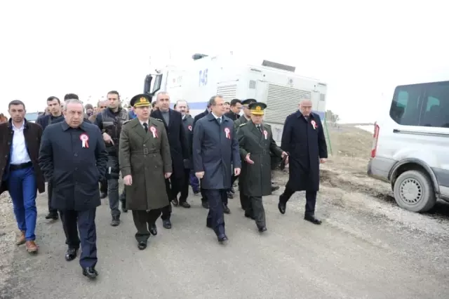 Van'da 'Şehitleri Anma ve Çanakkale Zaferi' Programı Van'da 'Şehitleri Anma ve Çanakkale Zaferi' Programı