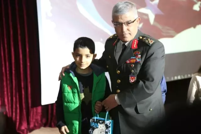 Van'da 'Şehitleri Anma ve Çanakkale Zaferi' Programı Van'da 'Şehitleri Anma ve Çanakkale Zaferi' Programı