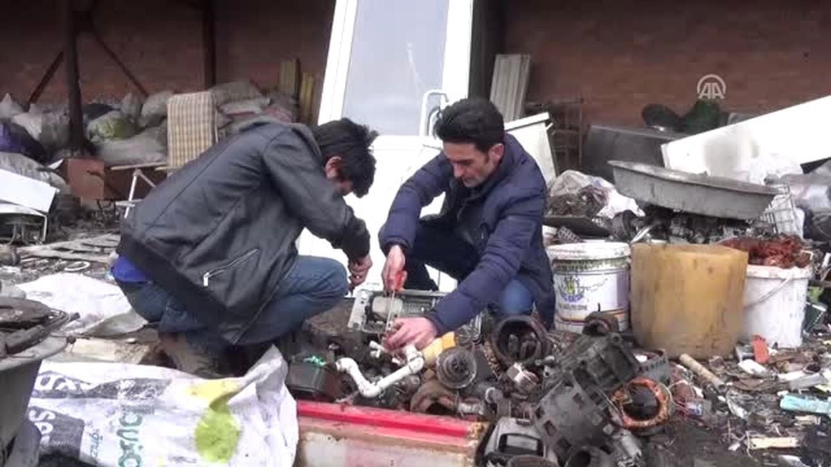 İnternette Gördükleri 3D Yazıcıyı Üretip, Üstüne 'Örümcek Robot' Tasarladılar