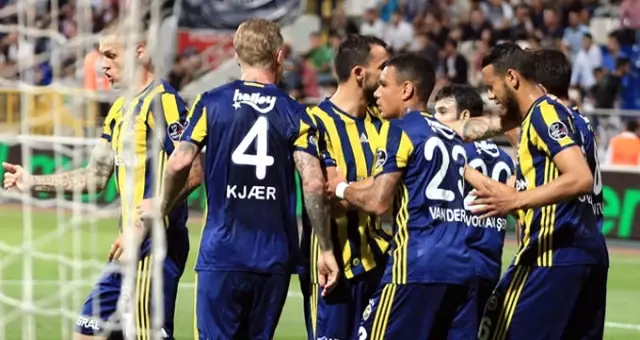 Fenerbahçe, Van Der Wiel'e 'Kendine Kulüp Bul' Çağrısı Yaptı