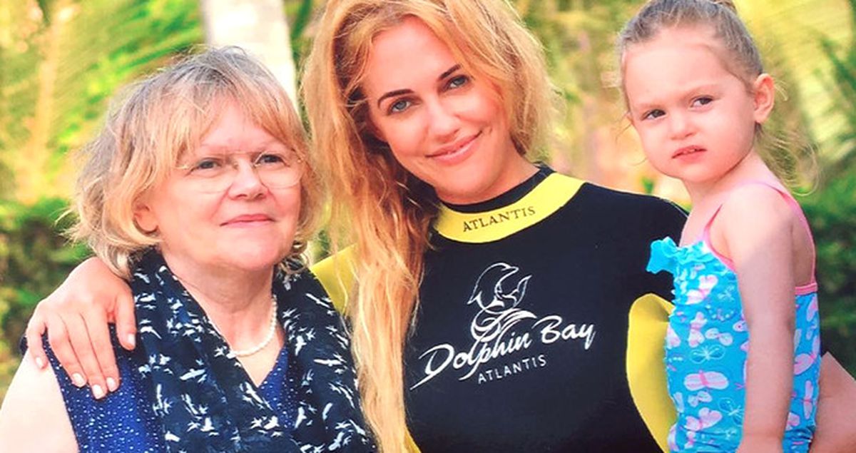 Meryem Uzerli Havuz Eğlencesi Fotoğrafını Instagram'dan Paylaştı