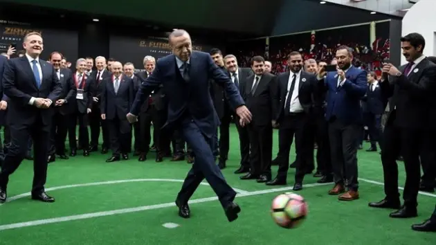 Cumhurbaşkanı Erdoğan'dan Desailly'ye Penaltı Golü