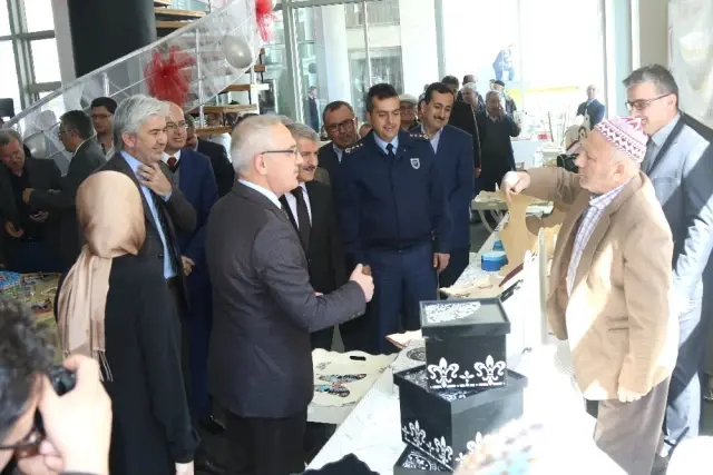 Huzurevi Sakinlerinin Sergisi Beğeni Topladı Huzurevi Sakinlerinin Sergisi Beğeni Topladı