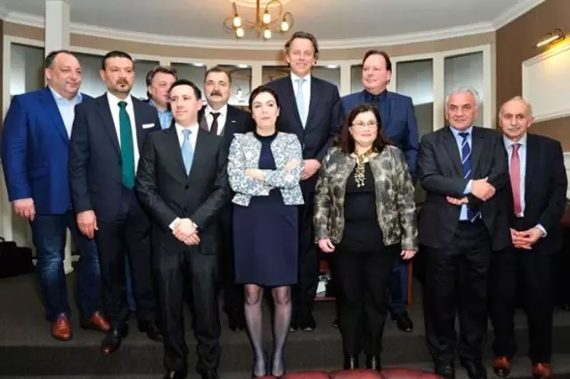 İşadamı Torunoğlulları Hollanda'da Bürokrasinin Önünü Açtı