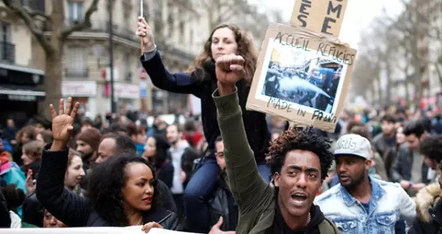 Paris'te Polis Şiddetine Karşı Protesto