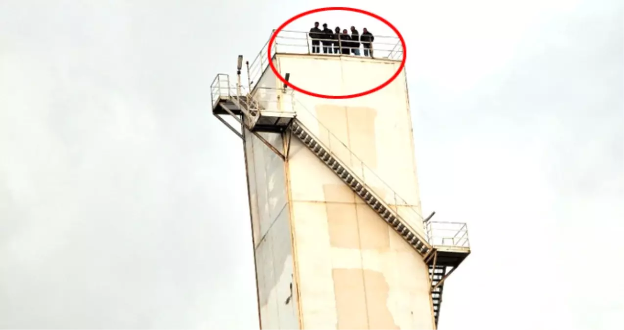 17 Aydır Ücretsiz İzinde Olan İşçiler, Oksijen Kulesinde Eylem Yaptı