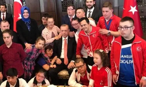 Bakan Betül Sayan Kaya ve Misafirlerinden Erdoğan'a Anlamlı Ziyaret