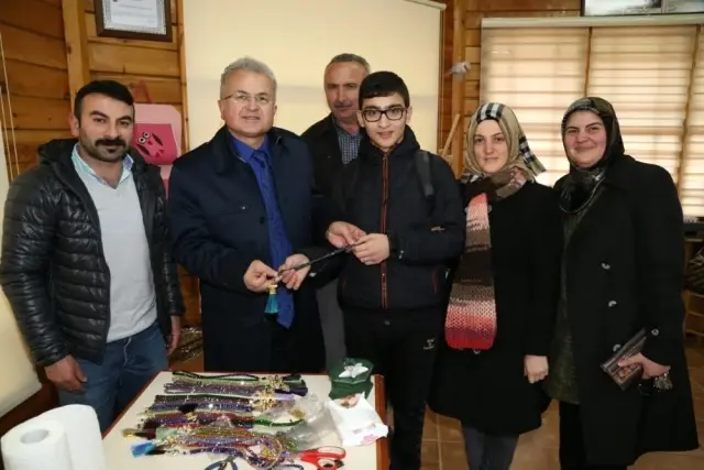 Başkan Kasap'a Yaptığı Tespihi Hediye Etti