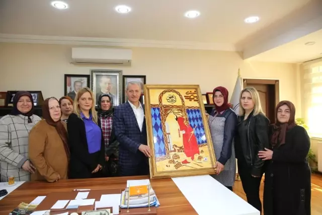 Bilgievi Kursiyerlerinden Dişli'ye Çini Tablo