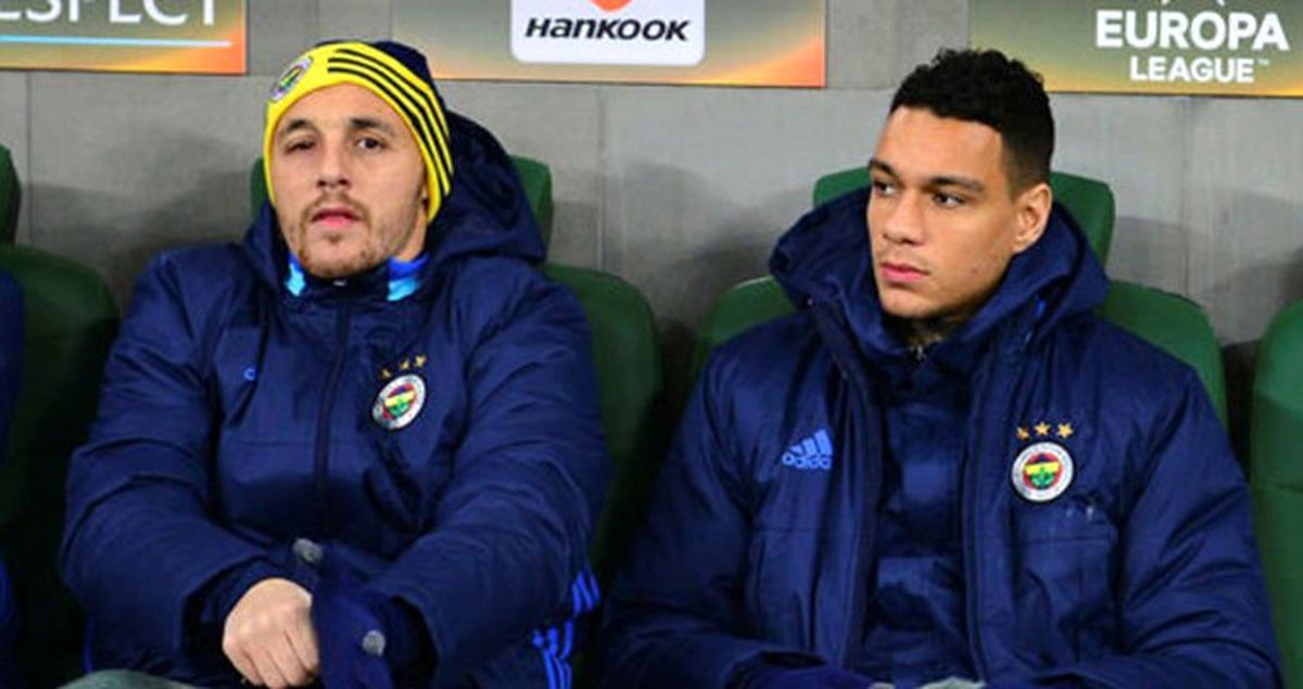 Fenerbahçeli Van der Wiel: Kulüpte Kalma Gibi Bir Niyetim Yok