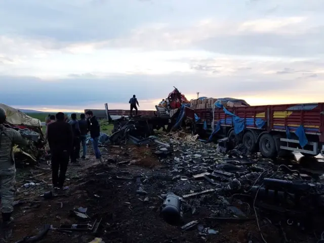 Iki Tır Kafa Kafaya Çarpıştı: 2 Ölü