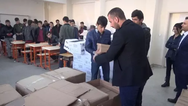 Kocaeli'nden Silopi'ye 600 Çift Ayakkabı Yardımı Kocaeli'nden Silopi'ye 600 Çift Ayakkabı Yardımı