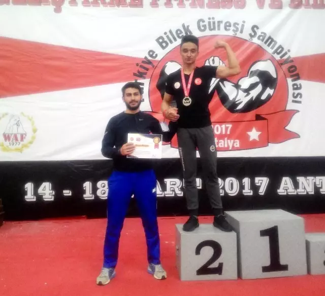 Kütahyalı Bilek Güreşi Sporcusu Burak Öztürk, Türkiye İkincisi Oldu