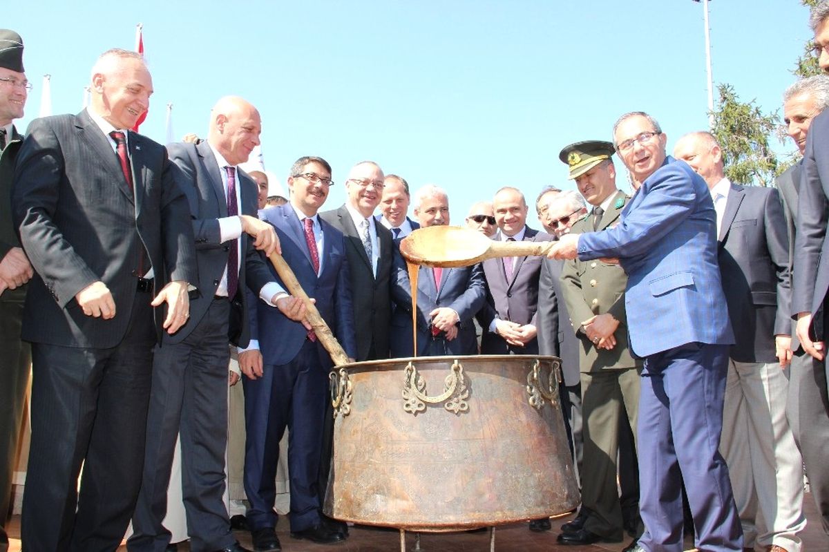 Manisa'da Mesir Macunu Festivali ve Nevruz Bayramı Bir Arada Kutlandı