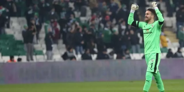 Fenerbahçe'de Kaleye İki Aday!