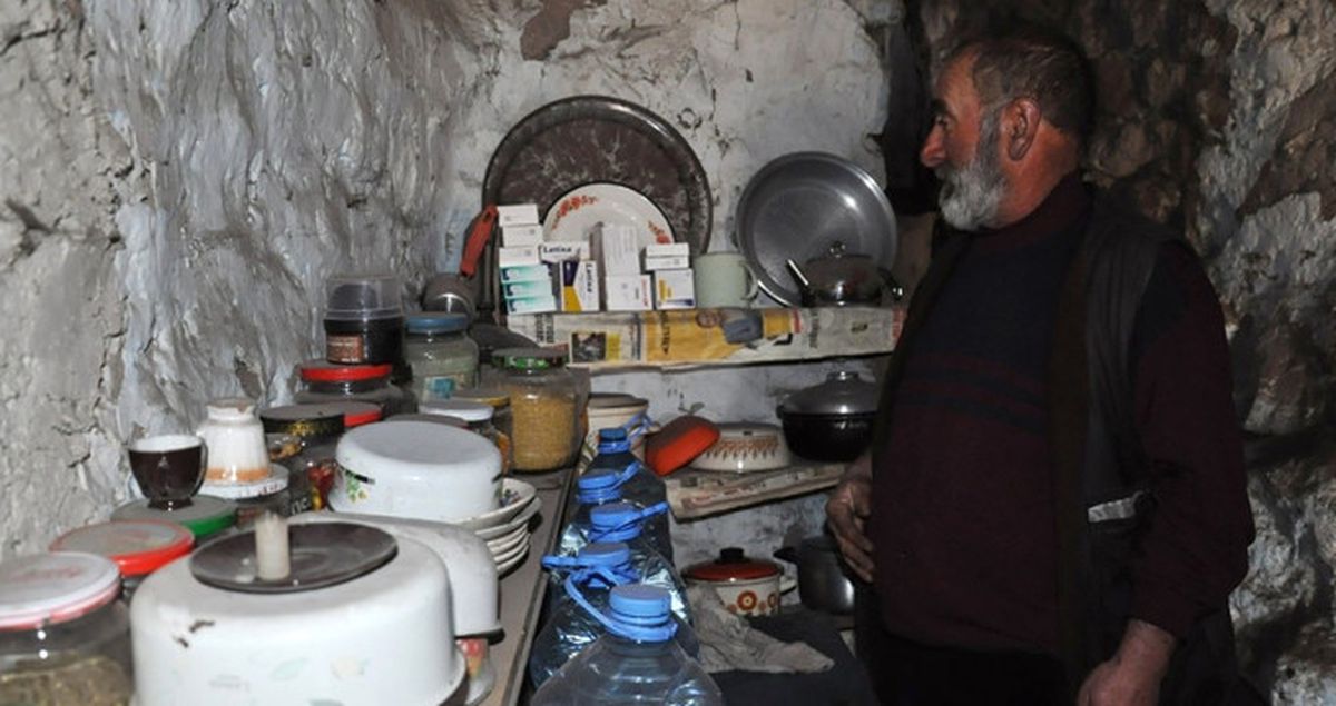 Kars'ta Kalp Hastası Yaşlı Adam Mum Işığında Yaşam Mücadelesi Veriyor