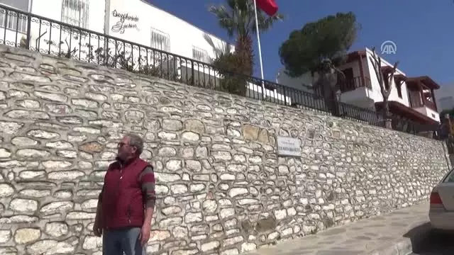 Sanat Güneşi'Nin 'Kıvırcığı'Nı Duygulandıran Ziyaret Sanat Güneşi'Nin 'Kıvırcığı'Nı Duygulandıran Ziyaret