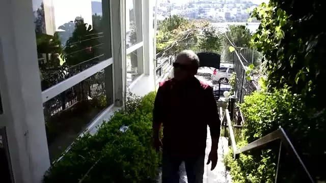 Sanat Güneşi'Nin 'Kıvırcığı'Nı Duygulandıran Ziyaret Sanat Güneşi'Nin 'Kıvırcığı'Nı Duygulandıran Ziyaret