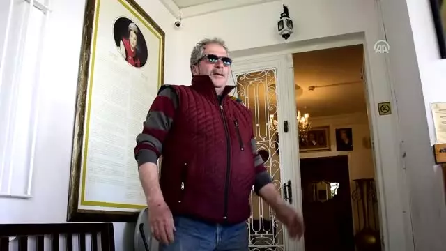 Sanat Güneşi'Nin 'Kıvırcığı'Nı Duygulandıran Ziyaret Sanat Güneşi'Nin 'Kıvırcığı'Nı Duygulandıran Ziyaret
