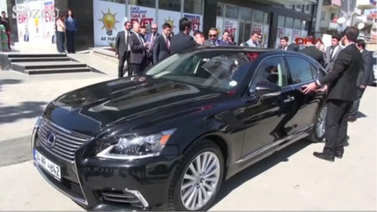 Ekonomi Bakanı Mercedes'ini Bıraktı